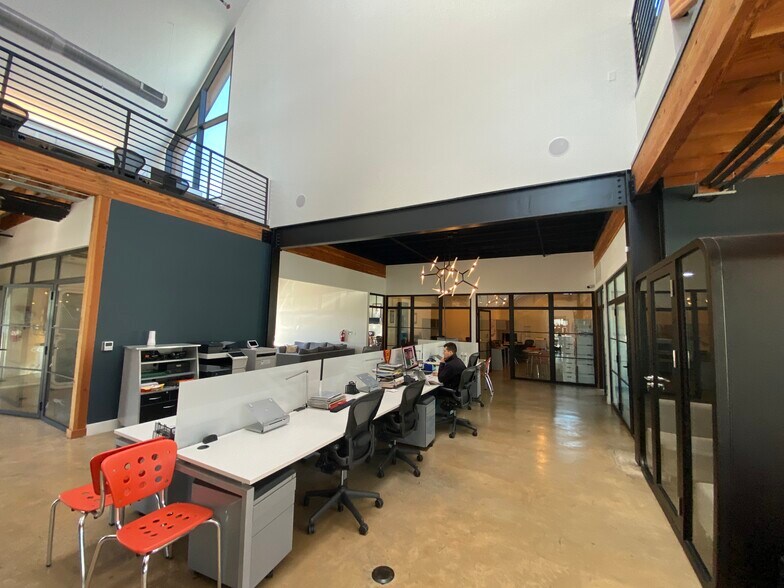 More Photos Of 400 Bryan Ave, Fort Worth Storefront Retail Office For Lease