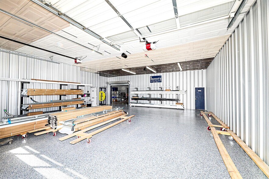 More Photos Of 406 W Wise St, Bowie Industrial For Sale