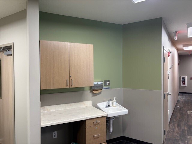 More Photos Of 601 Chamberlin Ave, Frankfort Medical For Sale