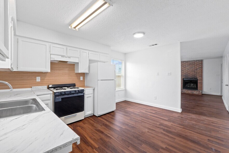 More Photos Of 6913 Wentworth Dr, Austin Multifamily For Sale