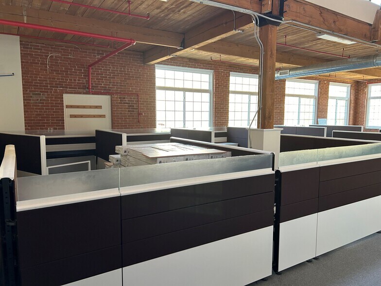 More Photos Of 10 Marine St, Thomaston Medical For Lease