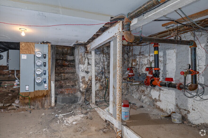 More Photos Of 2004-2006 Bergenline Ave, Union City Apartments For Lease