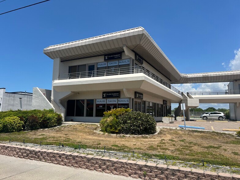 More Photos Of 2345 Bee Ridge Rd, Sarasota Storefront Retail Office For Sale