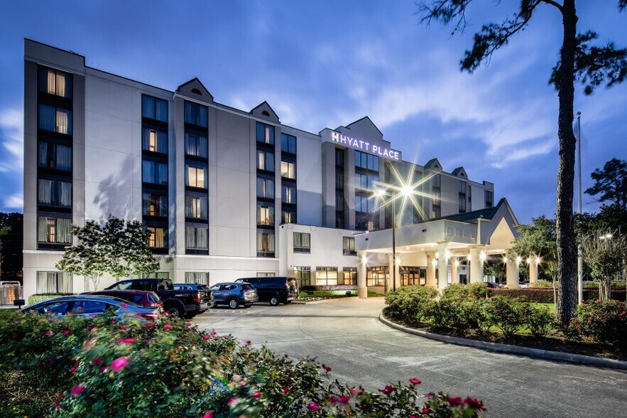 More Photos Of 300 United Leuva Cir, Houston Hotel For Sale