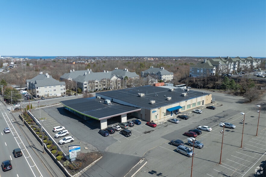 More Photos Of 207 Highland Ave, Salem Light Distribution For Lease