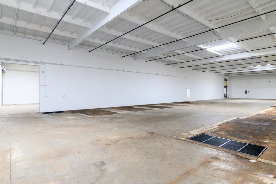 More Photos Of 4117-4127 Calle Tesoro, Camarillo Manufacturing For Lease