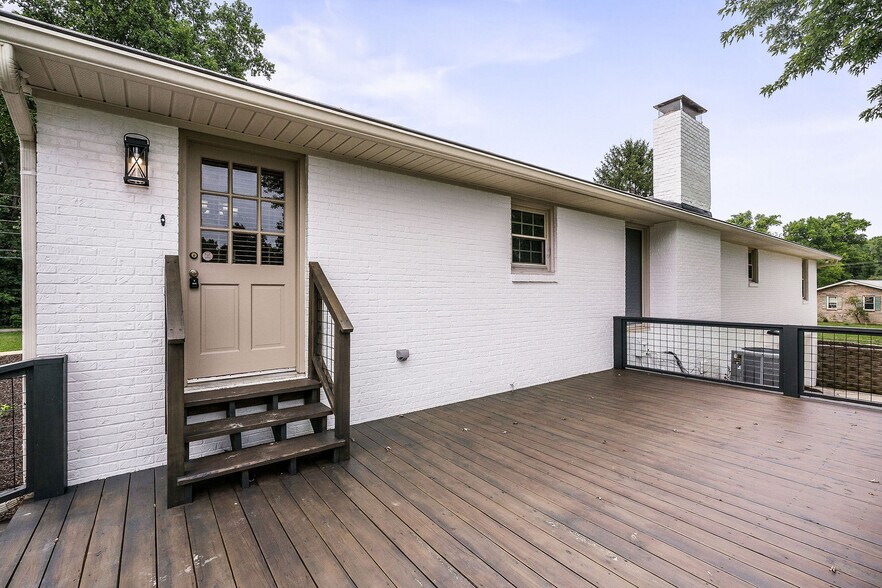 More Photos Of 1499 W Whitehall Rd, Cookeville Light Distribution For Sale