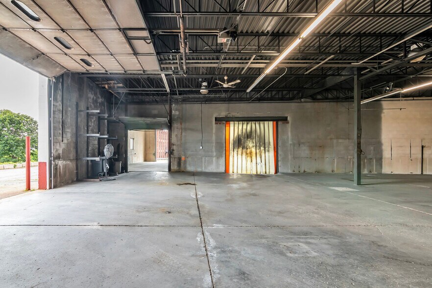 More Photos Of 35 Marston St, Lawrence Manufacturing For Lease