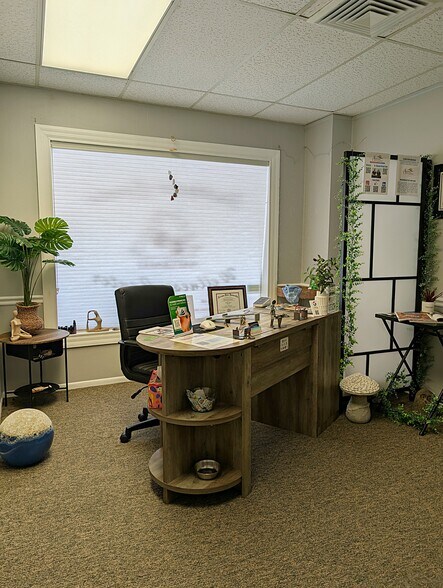 More Photos Of 3148 Southgate Cir, Sarasota Office For Sale