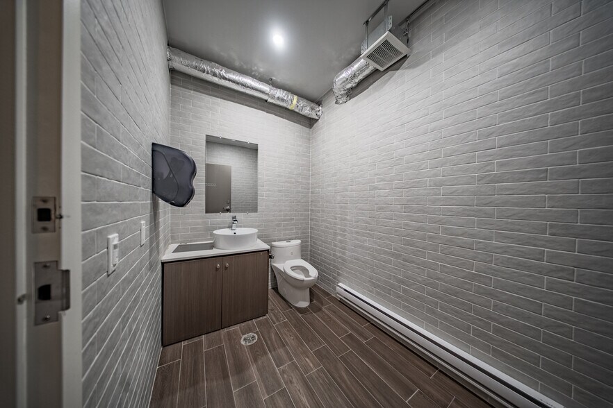 More Photos Of 31 Elm St, Toronto Storefront Retail Office For Sale