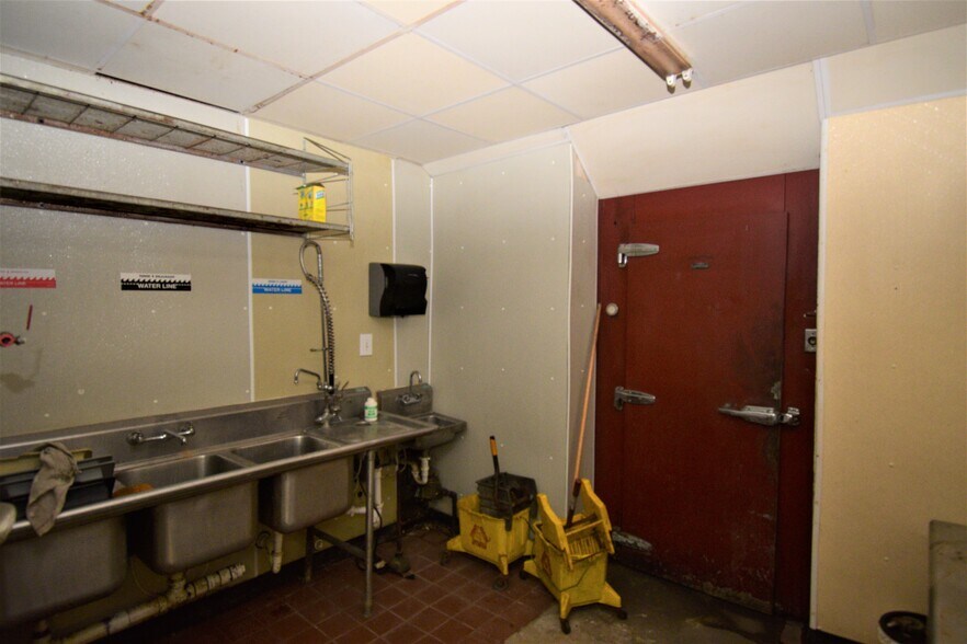 17321 Harper Ave, Detroit, MI 48224 Bar For Sale