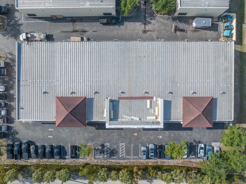 More Photos Of 17000 Alico Commerce Ct, Fort Myers Flex For Sale