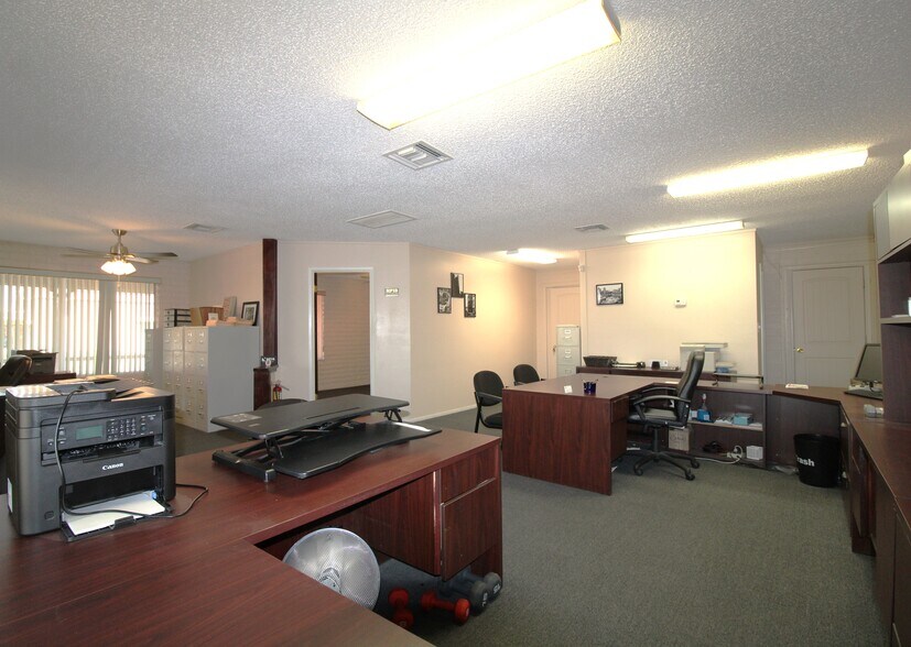 More Photos Of 1000 W Apache Trl, Apache Junction Freestanding For Sale