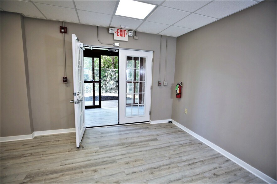 More Photos Of 60 Millstone Rd, Somerset Light Distribution For Lease