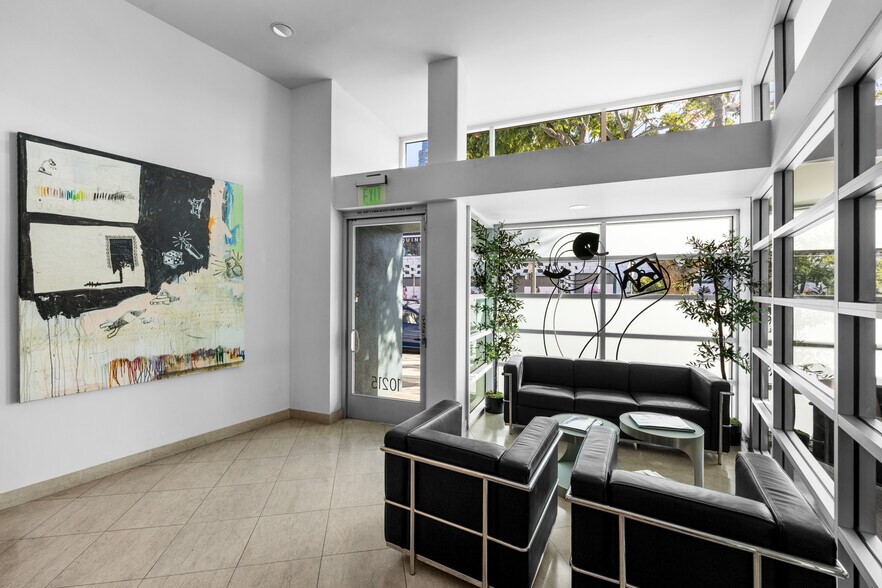 More Photos Of 10215 Santa Monica Blvd, Los Angeles Office For Sale
