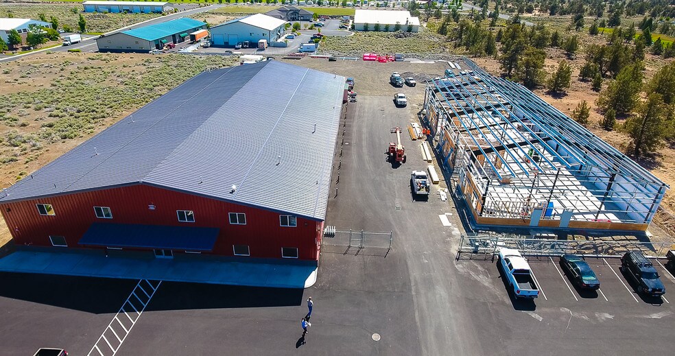 More Photos Of 4620 SW 23rd St, Redmond Warehouse For Lease