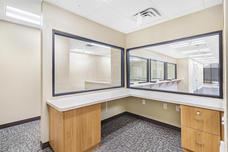 More Photos Of 1904 Thomas Ave, Leesburg Office For Sale