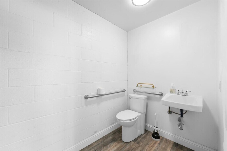 More Photos Of 945 Empire St, Fairfield Freestanding For Sale