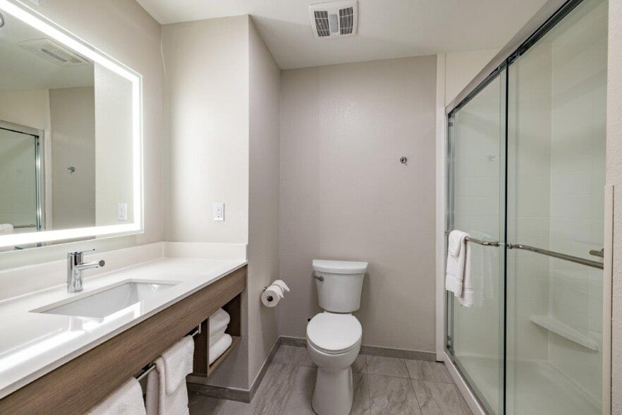 More Photos Of 5696 I 49 N Service Rd, Opelousas Hotel For Sale