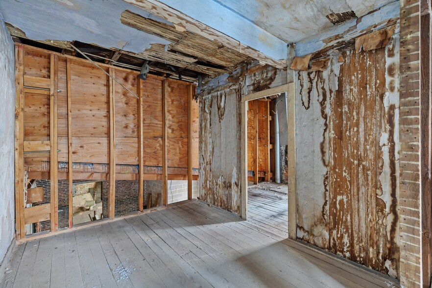 More Photos Of 663 W Pratt St, Baltimore Storefront Retail Residential For Sale