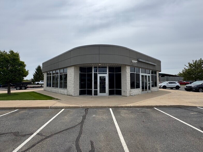 More Photos Of 2300 Browns Lake Dr, Burlington Auto Dealership For Lease