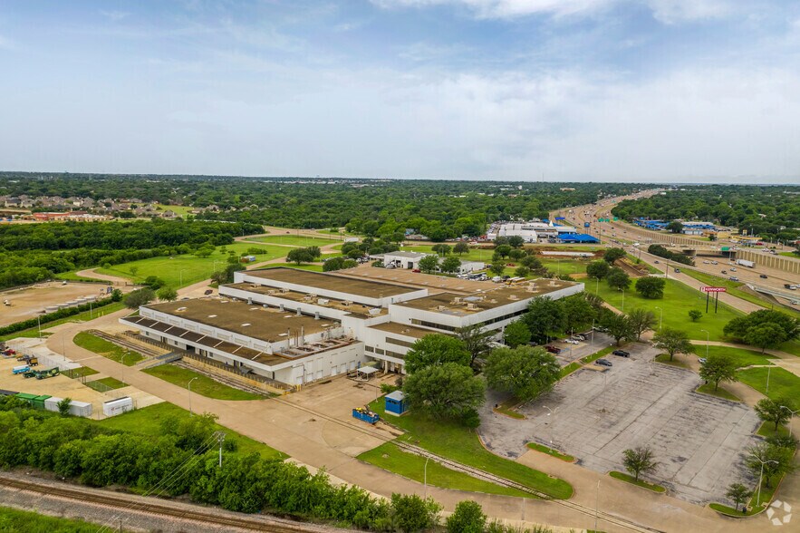 More Photos Of 685 John B Sias Memorial Pkwy, Fort Worth Manufacturing For Lease