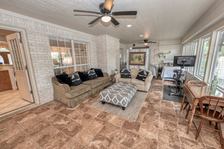 More Photos Of 1440-A TX-237, Round Top Flex For Sale