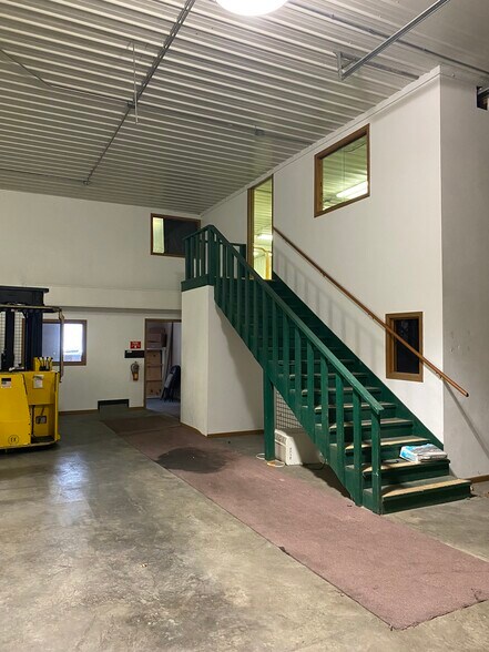 More Photos Of 310 2nd St, Boscobel Warehouse For Lease
