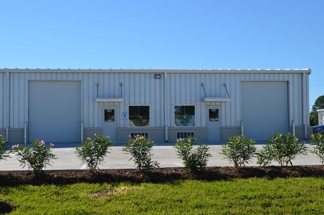 Primary Photo Of 1001 Sue Dr, Kemah Warehouse For Lease