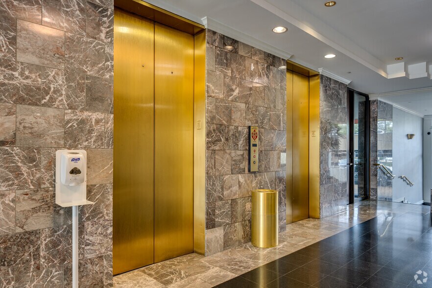 More Photos Of 9800 Northwest Fwy, Houston Office For Lease