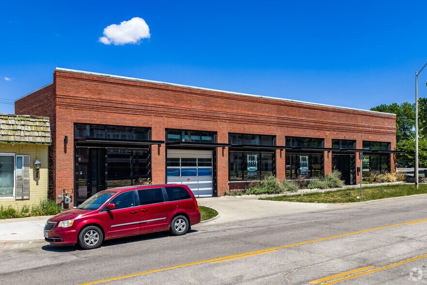 More Photos Of 2414 N St, Lincoln Showroom For Lease