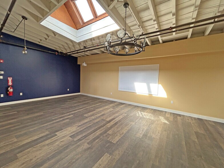 More Photos Of 865 Islington St, Portsmouth Loft Creative Space For Lease