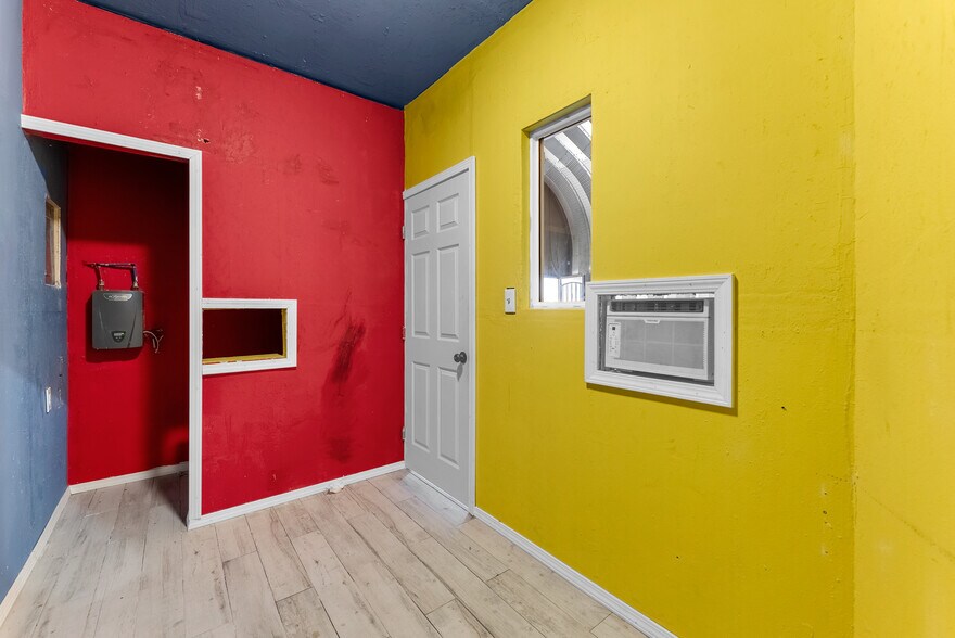 More Photos Of 5001 Gallegos, El Paso Warehouse For Sale