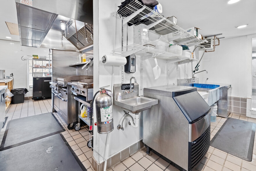 More Photos Of 4697 4697 St, Manchester Center Restaurant For Sale