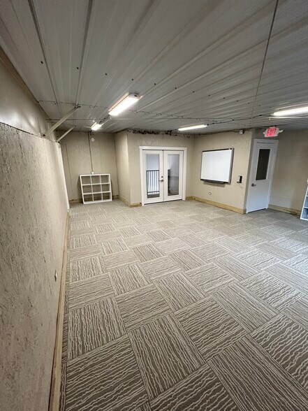 More Photos Of 9 Spanish Pass Rd, Boerne Showroom For Lease