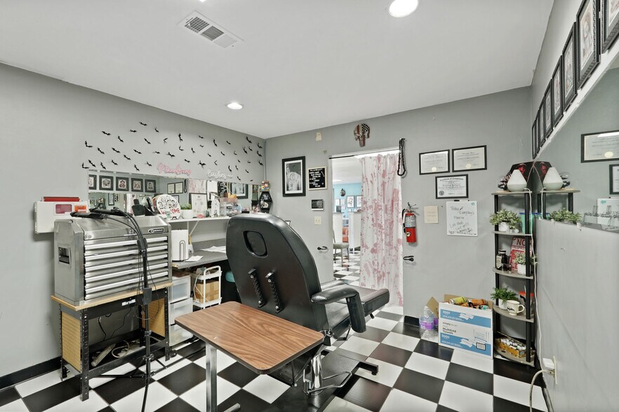 More Photos Of 304 W Harding Way, Stockton Office For Sale