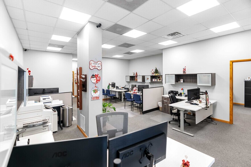 More Photos Of 1627 N Western Ave, Chicago Storefront For Lease