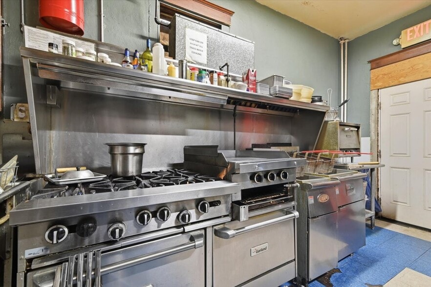 More Photos Of 10 E Lehigh St, Summit Hill Restaurant For Sale