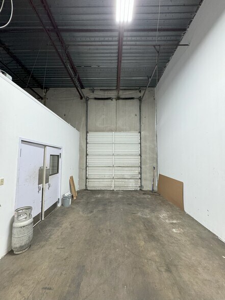 More Photos Of 6050 Jet Port Industrial Blvd, Tampa Warehouse For Lease