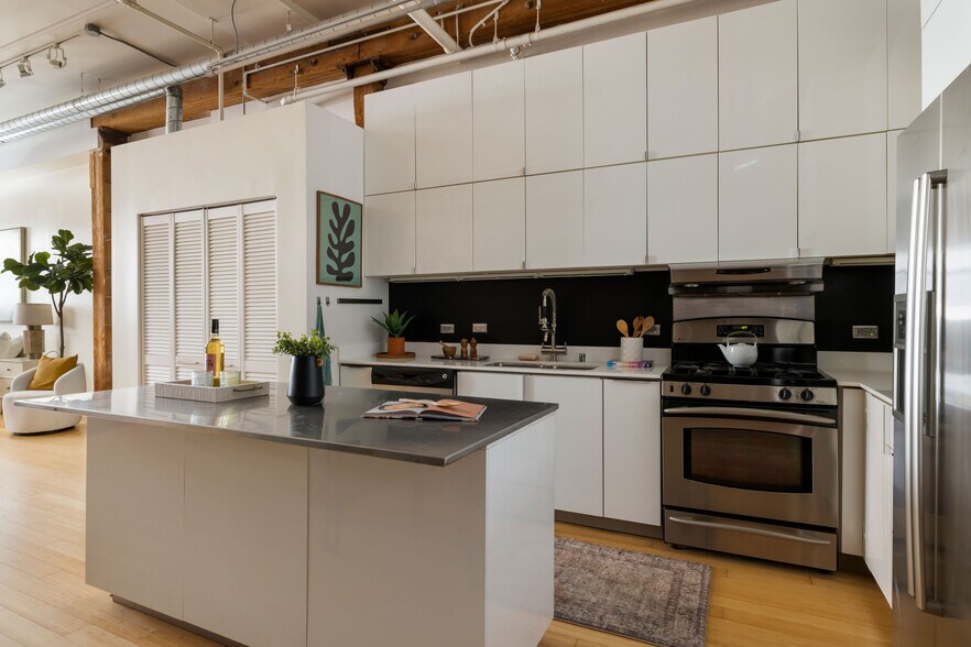 More Photos Of 500-530 Molino St, Los Angeles Office For Sale