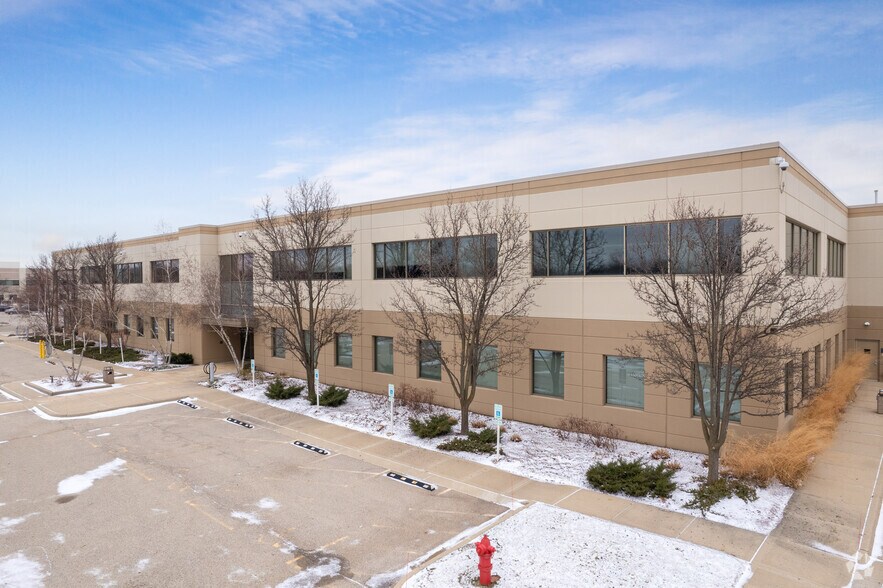 More Photos Of 2200 Millbrook Dr, Buffalo Grove Flex For Lease