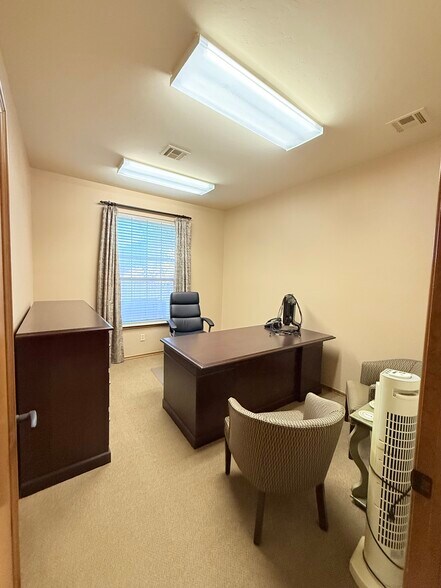 More Photos Of 417 W 18th St, Edmond Unknown For Lease