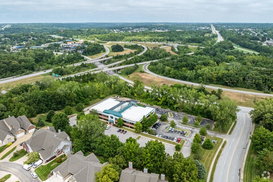 More Photos Of 4770 N Belleview Ave, Kansas City Office For Sale