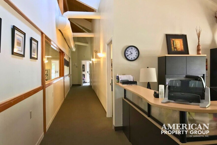 More Photos Of 3808 N Tamiami Trl, Sarasota Medical For Sale