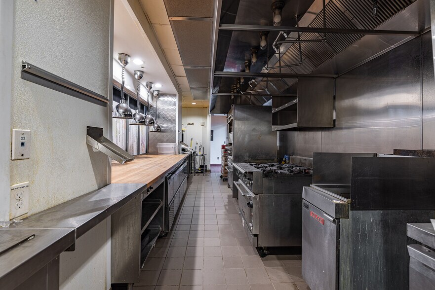 More Photos Of 125 E Main St, Rochester Hotel For Lease