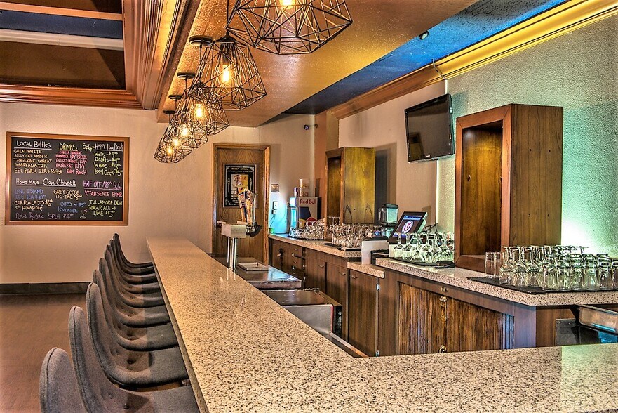 More Photos Of 1929 4th St, Eureka Hotel For Sale