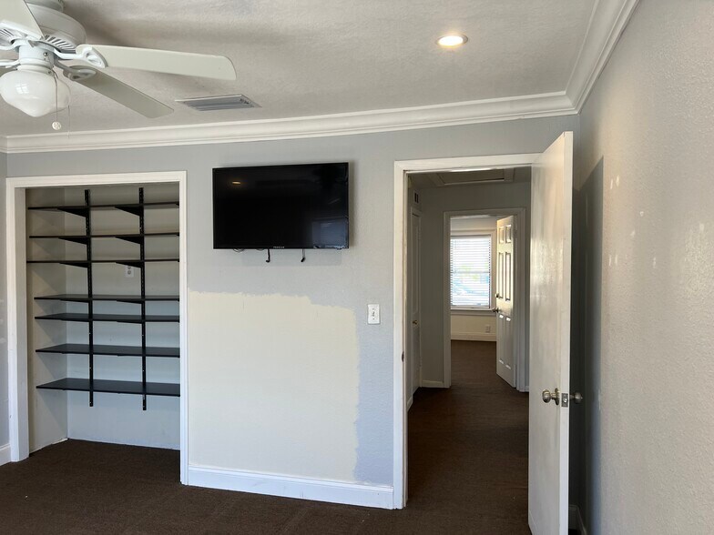 More Photos Of 1550 S Missouri Ave, Clearwater Freestanding For Sale