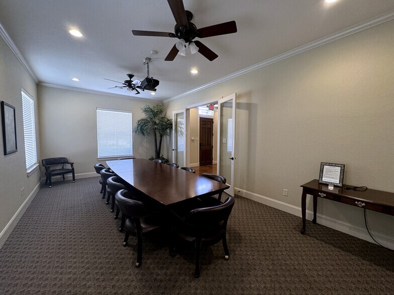 More Photos Of 11601 Spring Cypress Rd, Tomball Medical For Sale