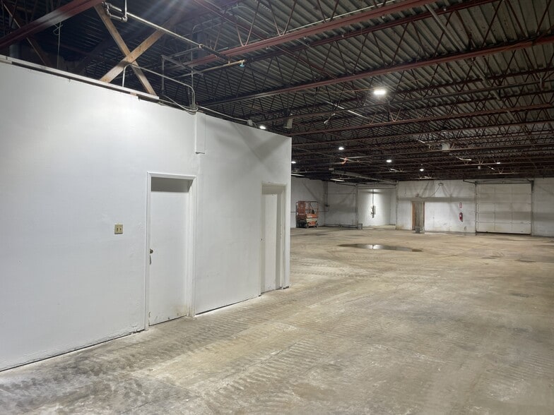 More Photos Of 5905 Wolf Creek Pike, Dayton Warehouse For Lease