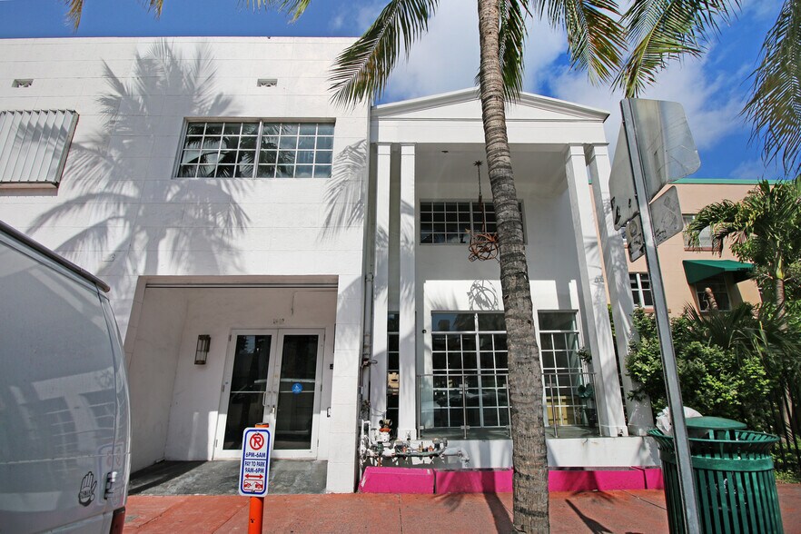 More Photos Of 1542 Washington Ave, Miami Beach Restaurant For Sale